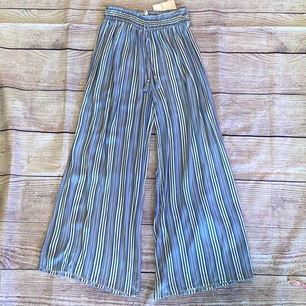 NWT | knit & punch | vista blue plants | size M